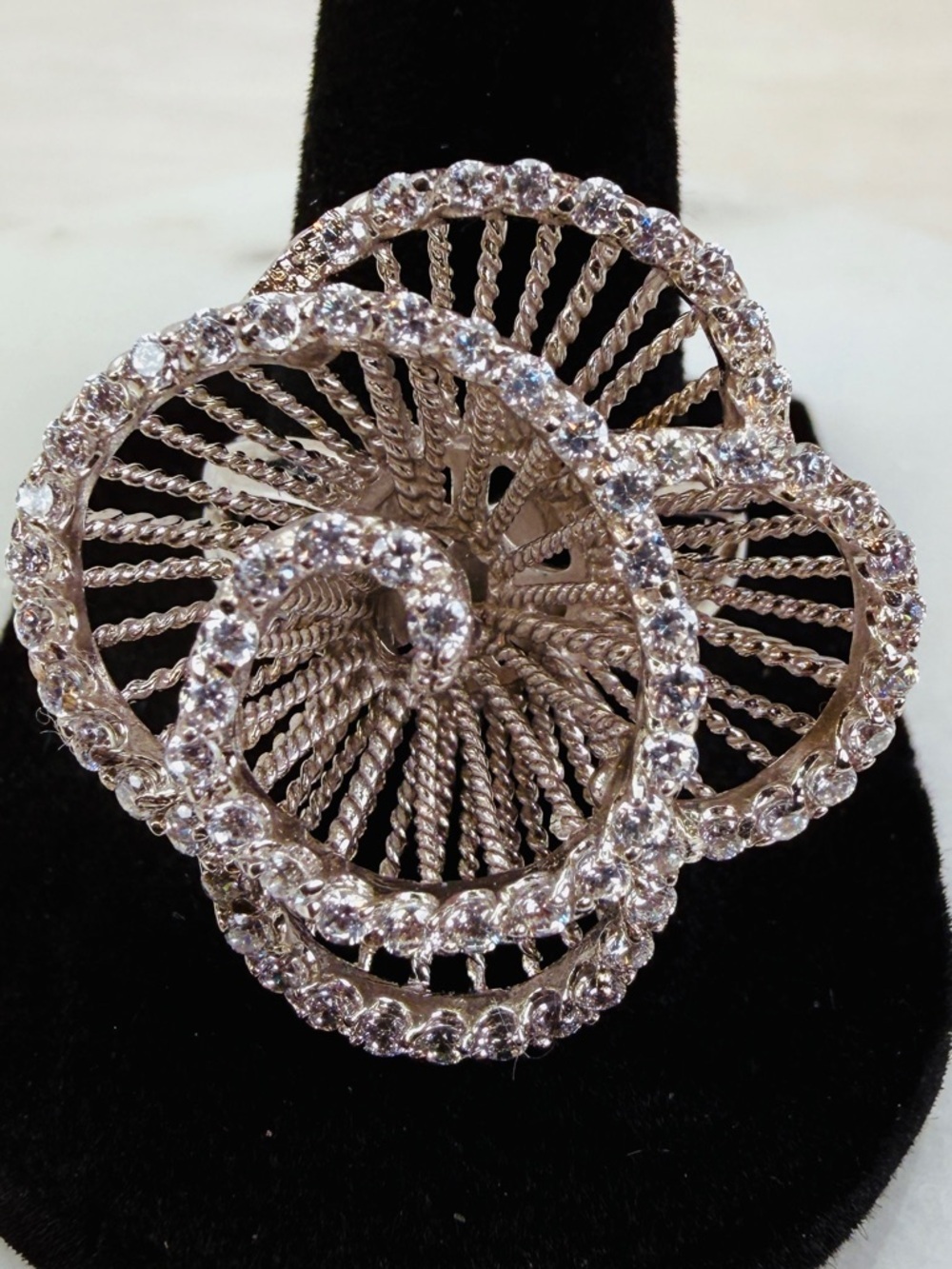 Gorgeous Silvertone, bling 3-D floral costume statement ring sz 9